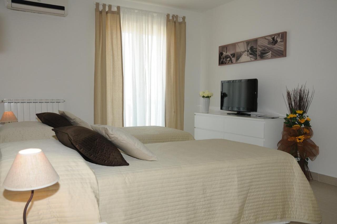 Isa Airport Aparthotel